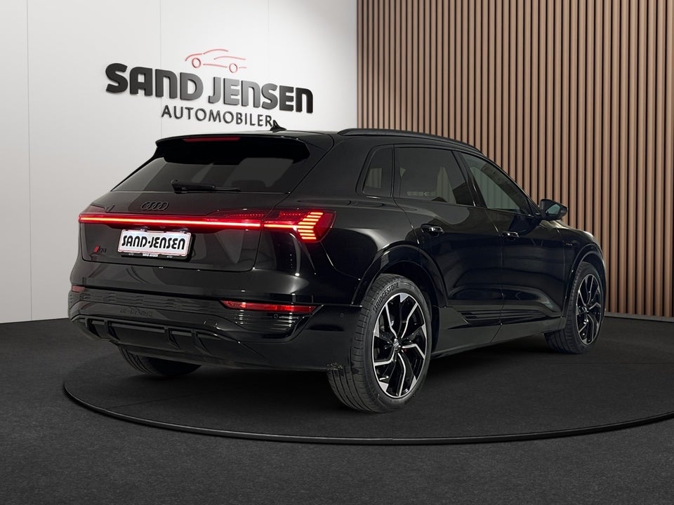 Audi Q8 e-tron 50 S-line quattro 5d