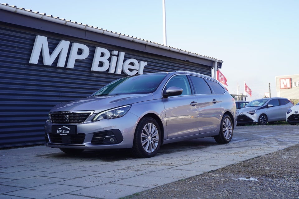Peugeot 308 1,5 BlueHDi 130 Prestige Sky 5d
