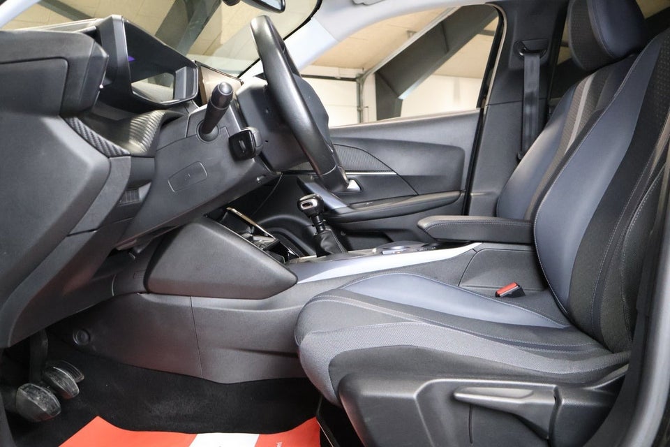 Peugeot 2008 1,2 PureTech 100 Allure 5d