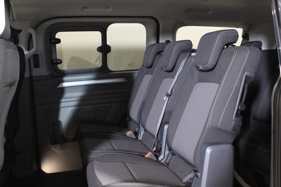 VW e-Caravelle 64 Style SWB