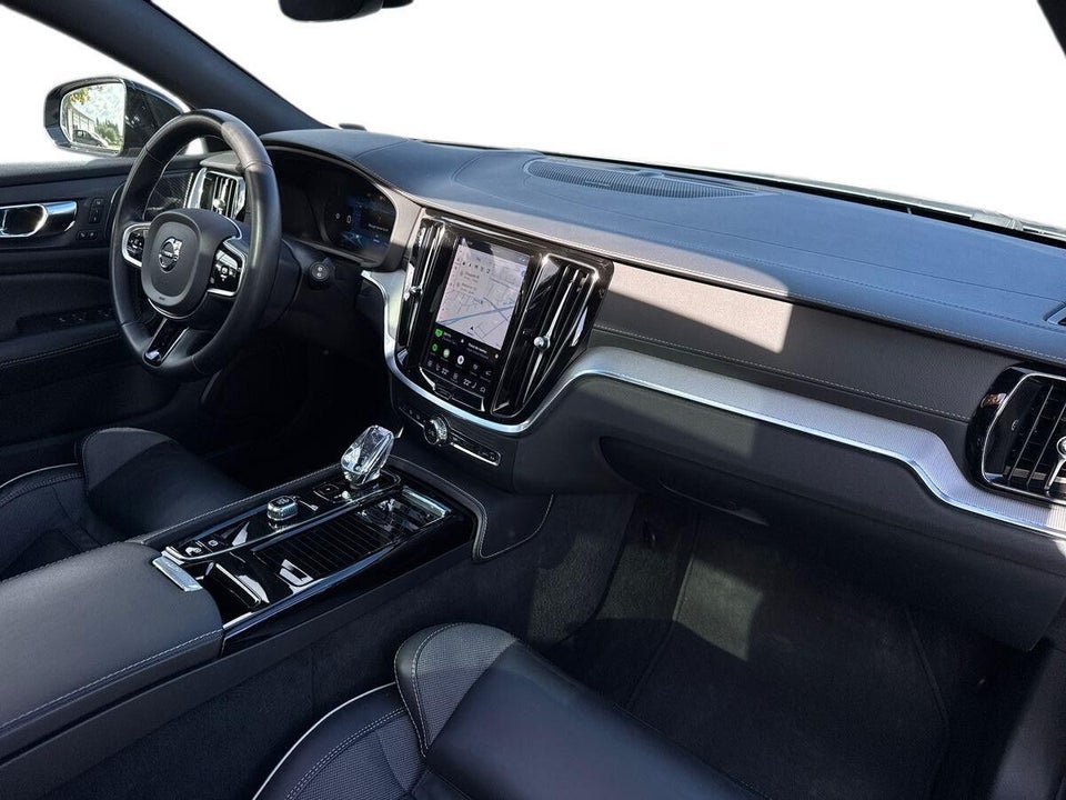 Volvo V60 2,0 T6 ReCharge Ultimate Dark aut. AWD 5d