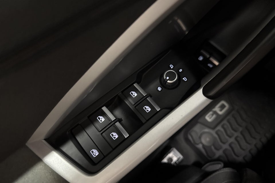 Audi Q3 45 TFSi e Attitude plus S-tr. 5d