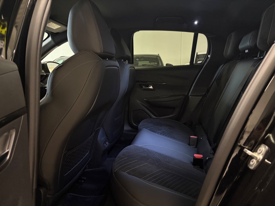 Peugeot e-208 54 GT 5d