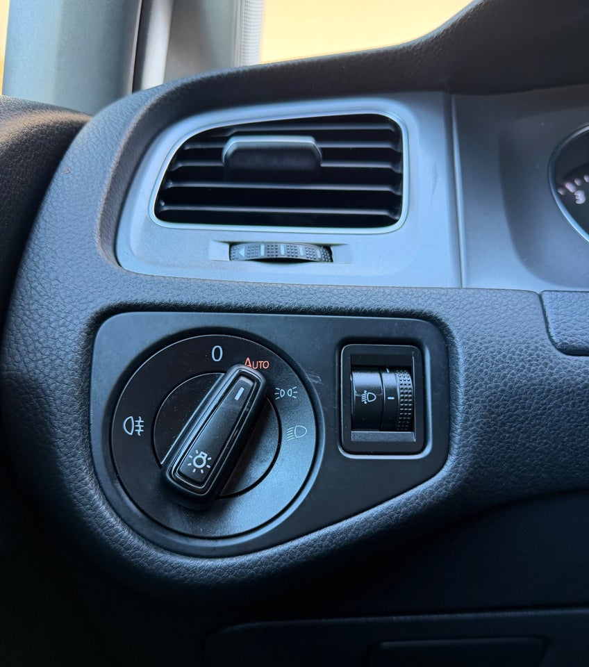 VW Golf VII 1,2 TSi 105 Trendline Variant BMT 5d