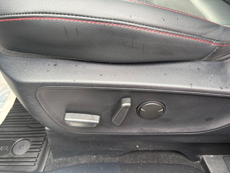 Ford Kuga 2,5 PHEV ST-Line X CVT 5d