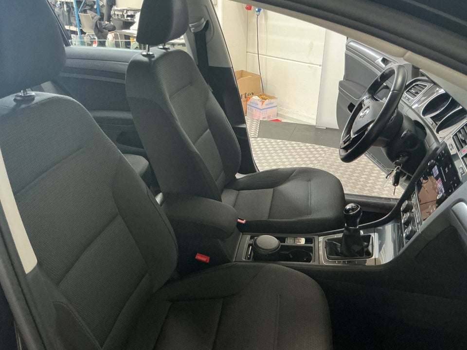 VW Golf VII 1,6 TDi 115 Comfortline Variant 5d