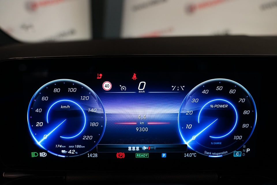 Mercedes EQA300 Progressive 4Matic 5d