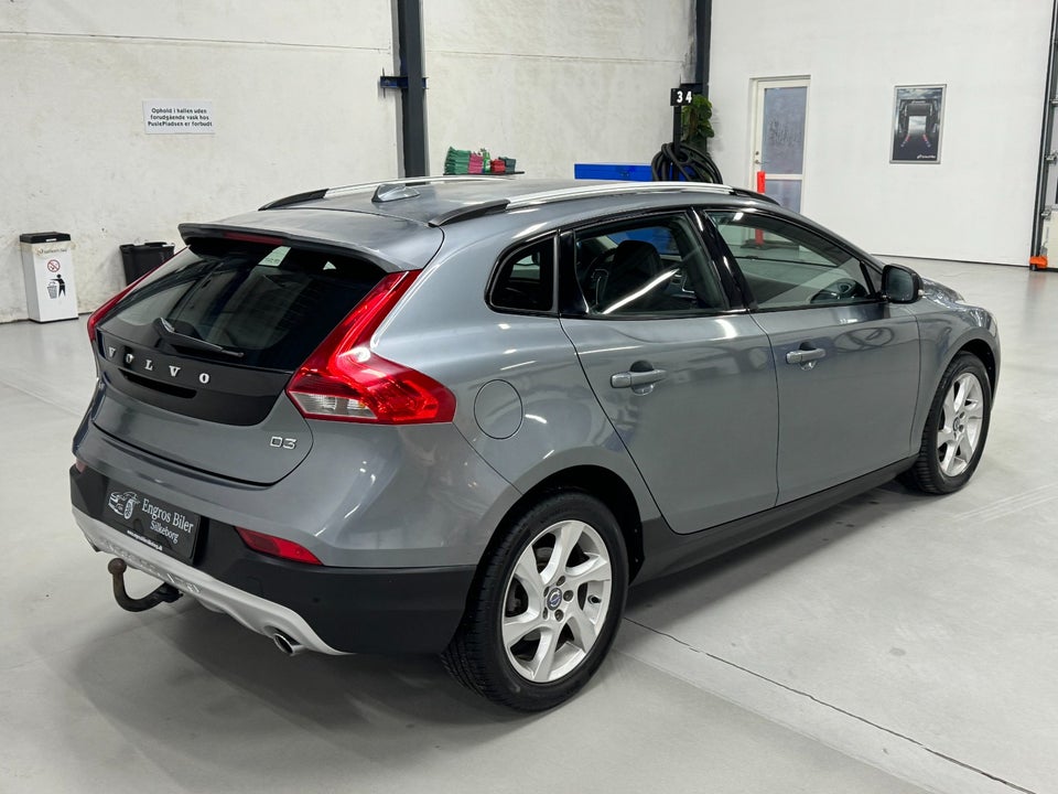 Volvo V40 CC 2,0 D3 150 Momentum 5d