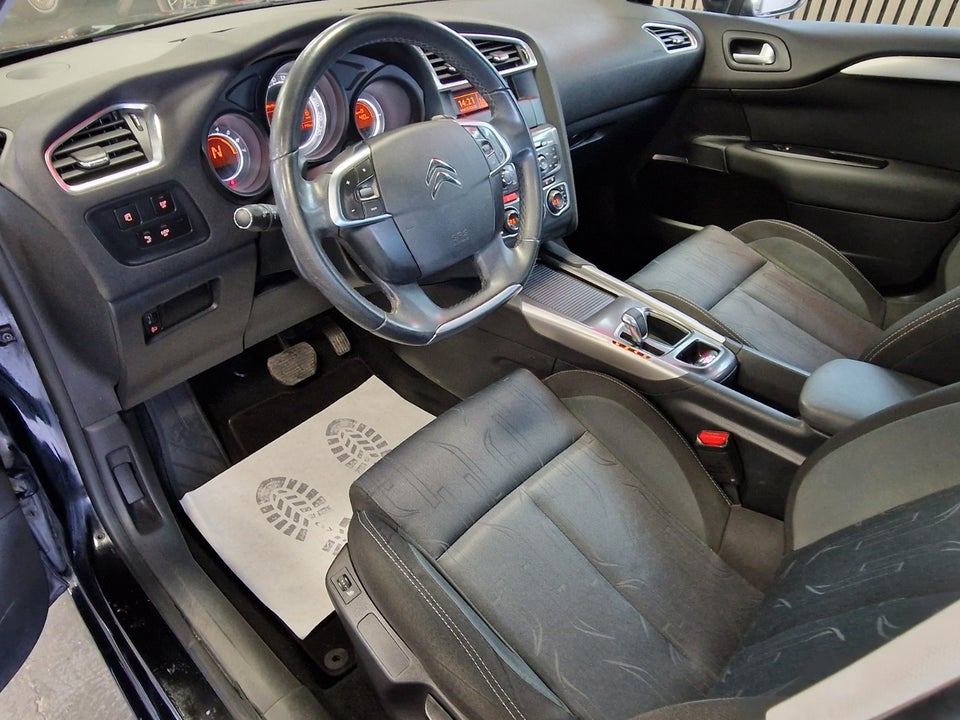Citroën C4 1,6 e-HDi 115 Seduction E6G 5d