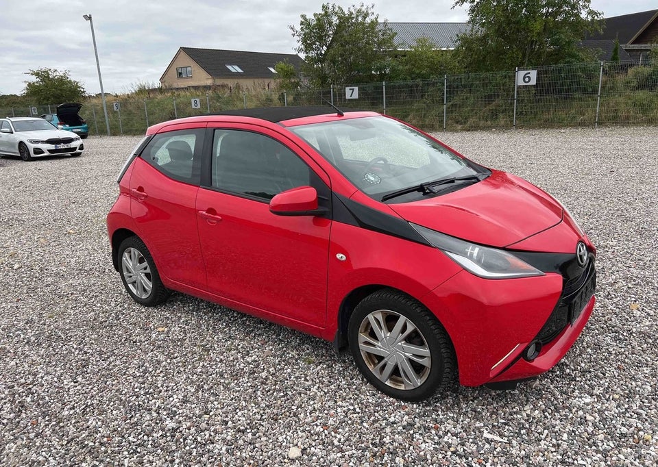 Toyota Aygo 1,0 VVT-i x-wave Sky 5d