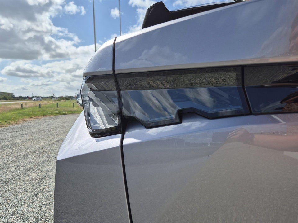 Peugeot e-3008 77 GT Pack 5d