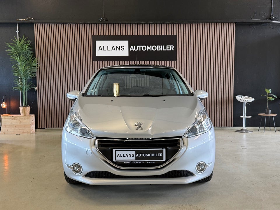 Peugeot 208 1,2 VTi Allure Sky 5d