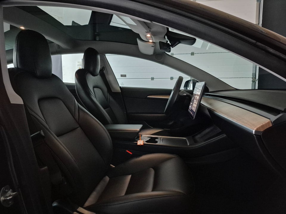 Tesla Model 3 Standard Range+ RWD 4d