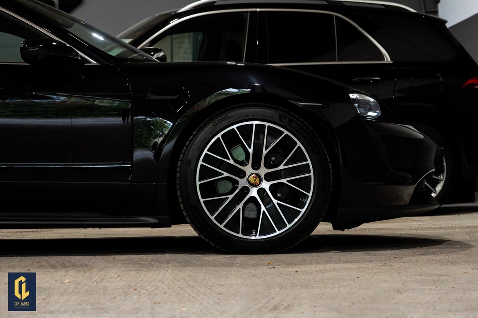 Porsche Taycan Performance+ 4d