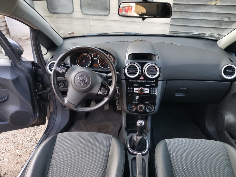 Opel Corsa 1,4 16V Cosmo 5d