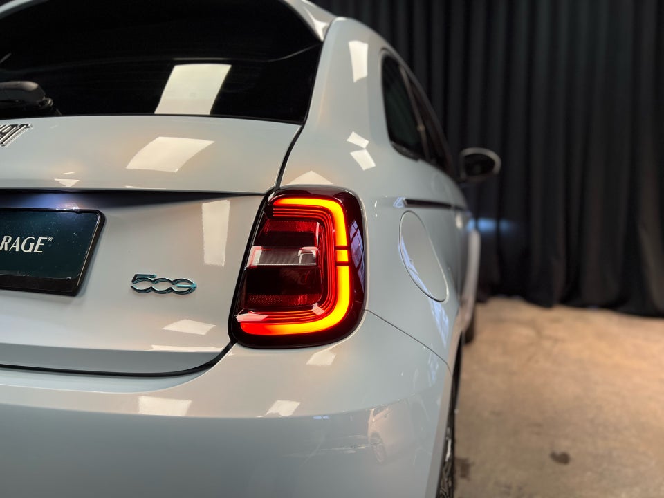 Fiat 500e 42 Icon Sky 3d