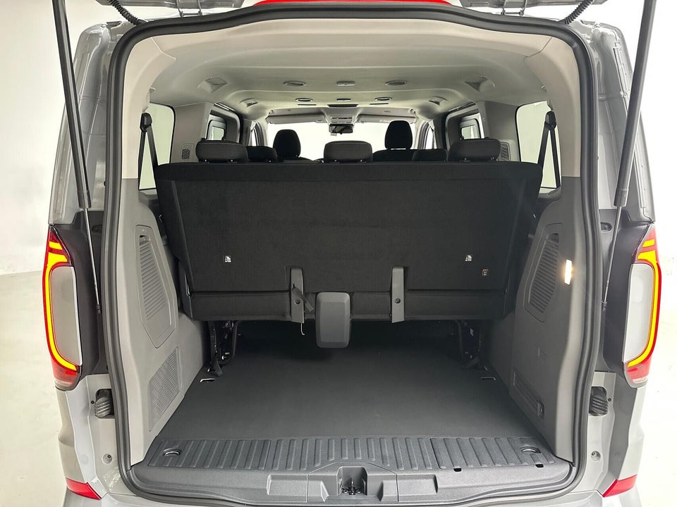 VW e-Caravelle 64 Style SWB