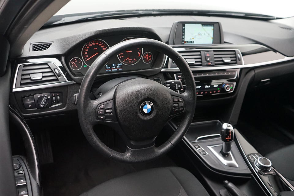 BMW 320i 2,0 Touring Executive aut. 5d