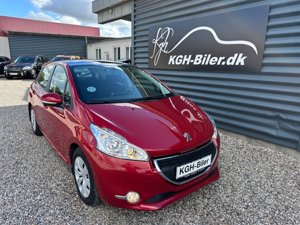 Peugeot 208 1,2 VTi Allure Sky 5d