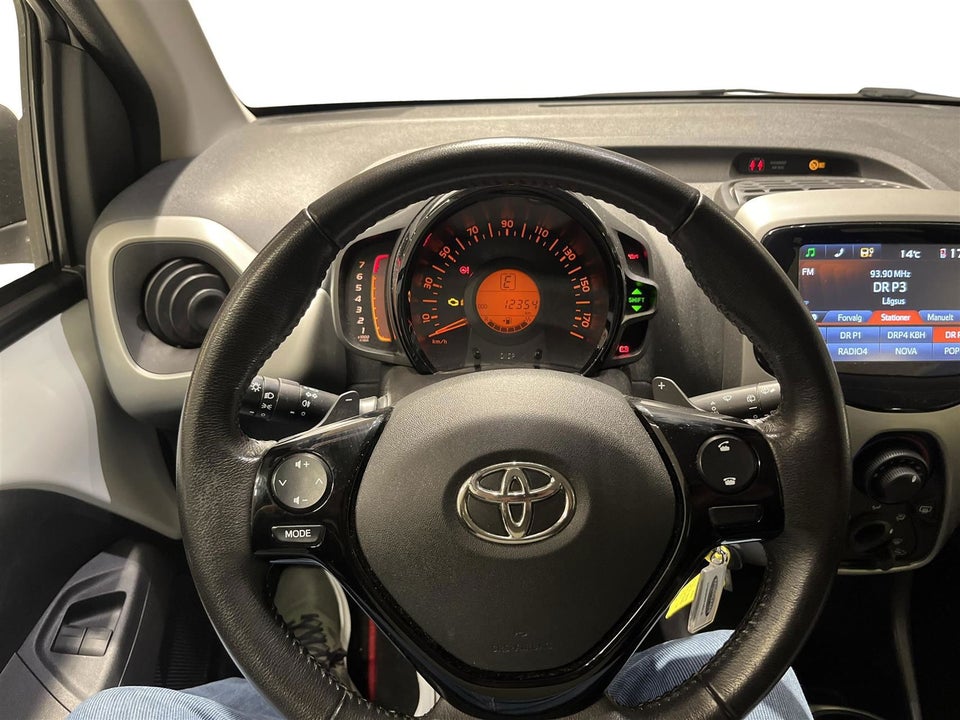 Toyota Aygo 1,0 VVT-i x-play x-shift 5d