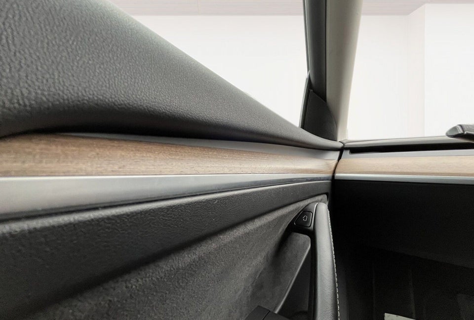 Tesla Model 3 RWD 4d