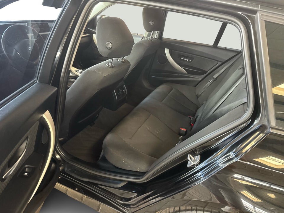 BMW 320d 2,0 Touring aut. 5d