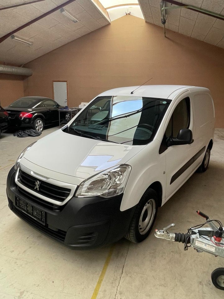 Peugeot Partner 1,6 BlueHDi 100 L1 Premium Van 5d