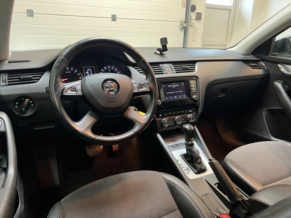 Skoda Octavia 2,0 TDi 150 Elegance Combi DSG 5d