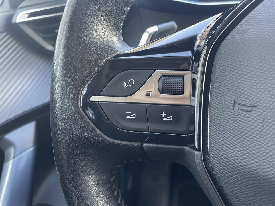 Peugeot 2008 1,5 BlueHDi 130 Allure Pack EAT8 5d