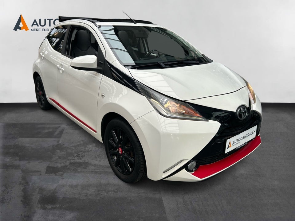 Toyota Aygo 1,0 VVT-i x-wave Sky 5d