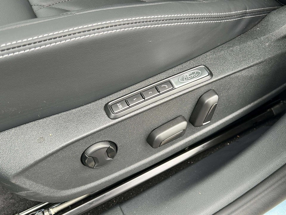 Ford Explorer 84 Premium Extended Range AWD 5d