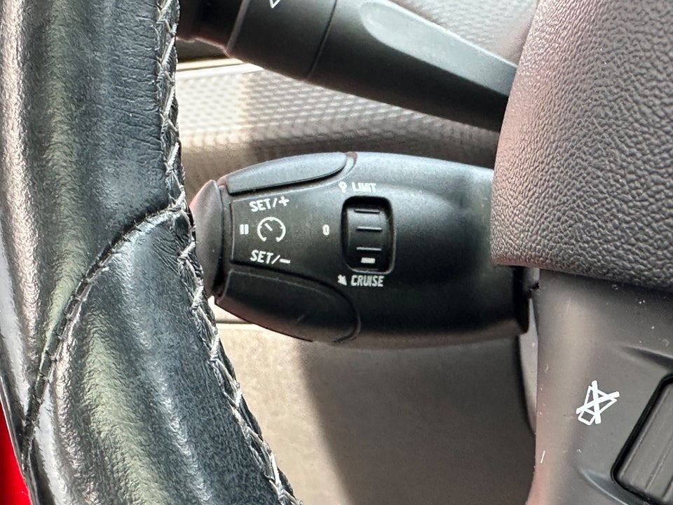Peugeot 2008 1,6 BlueHDi 100 Desire Sky 5d