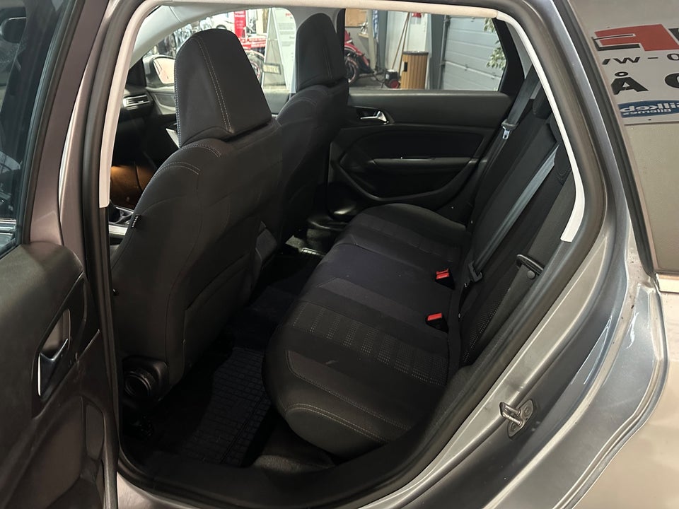 Peugeot 308 1,6 BlueHDi 120 Allure SW 5d