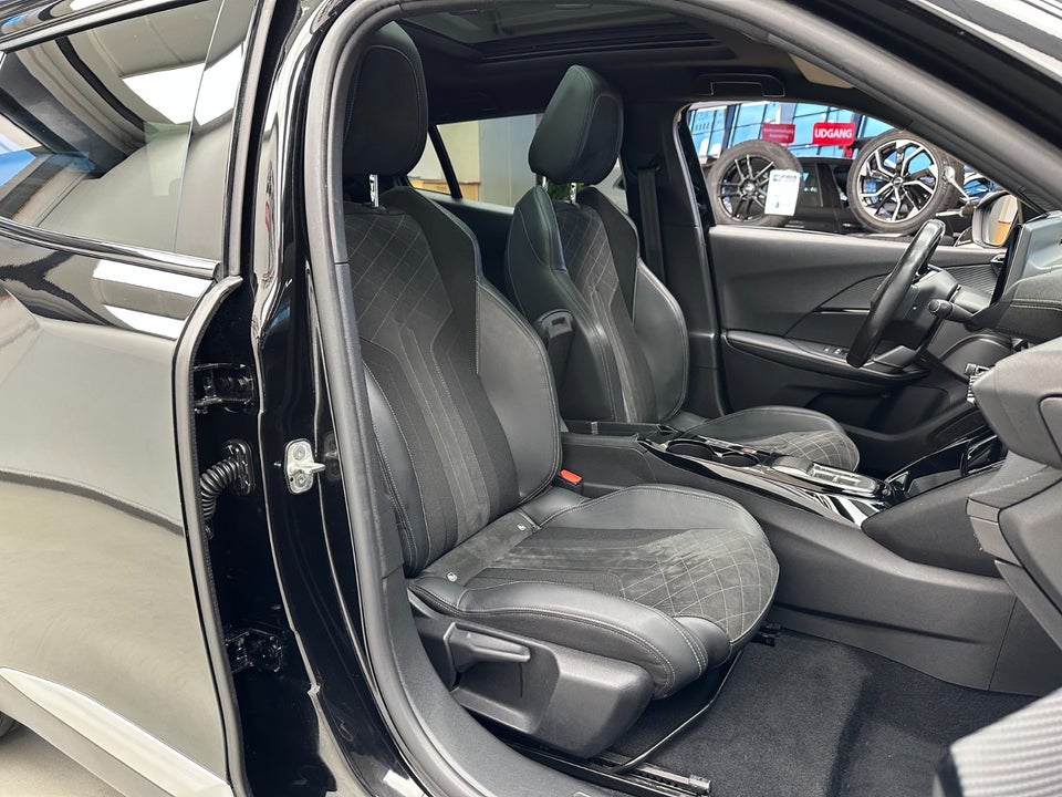 Peugeot e-2008 50 GT Pack 5d