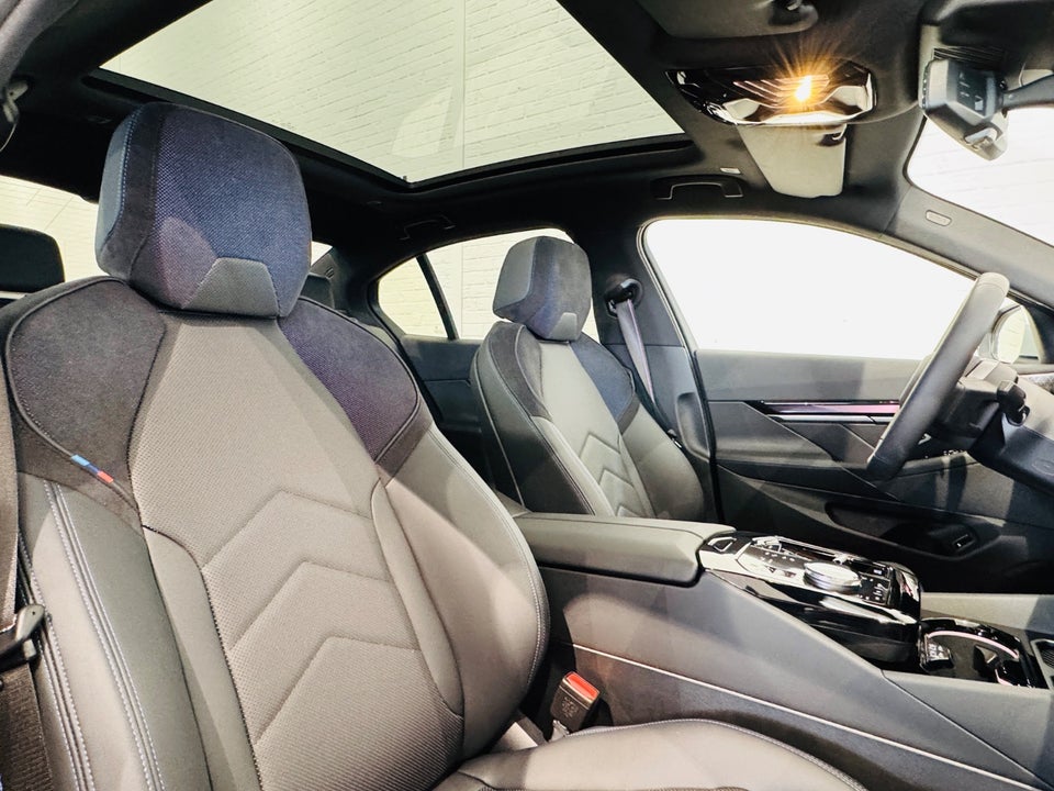 BMW i5 eDrive40 Fully Charged M-Sport 4d