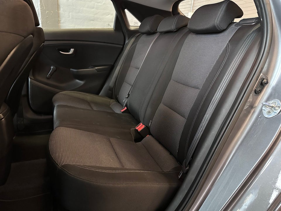 Hyundai i30 1,6 CRDi 110 Comfort Eco 5d