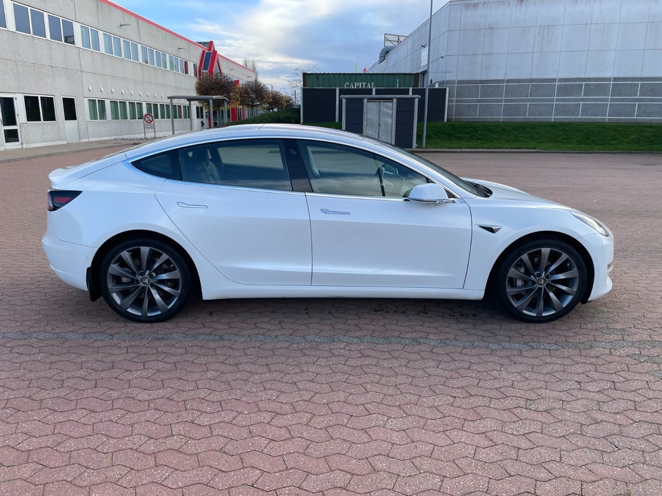 Tesla Model 3 Long Range AWD 4d