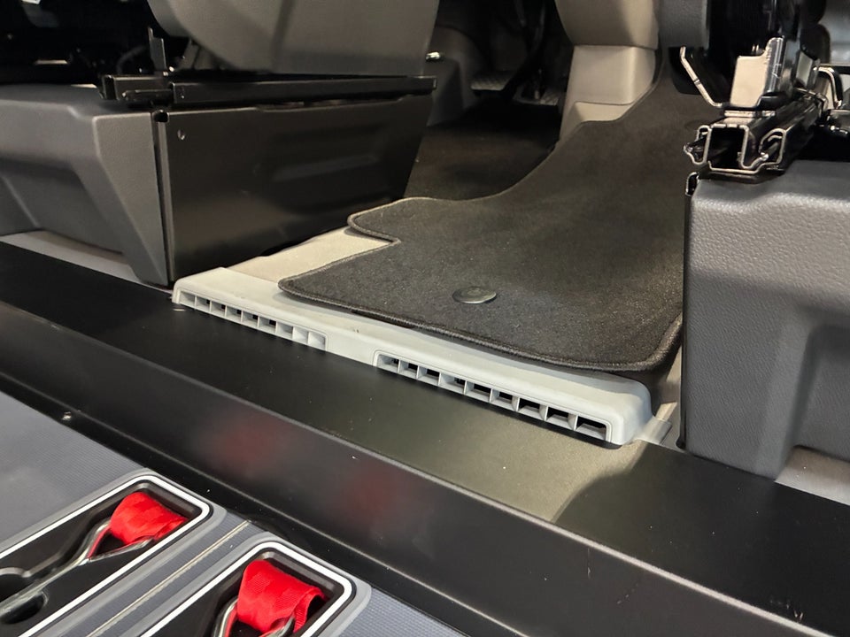 VW Crafter 35 2,0 TDi 140 Kombi L3H3 aut.