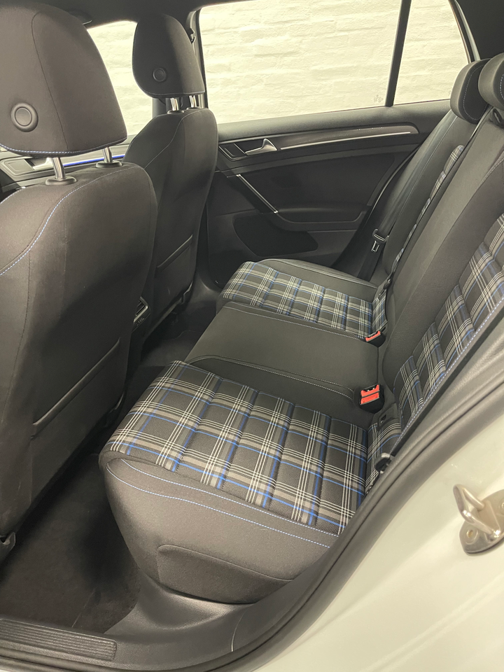 VW Golf VII 1,4 GTE DSG 5d