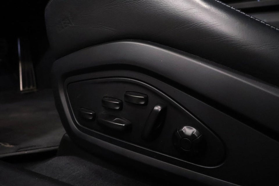 Porsche Taycan Turbo Performance+ 4d