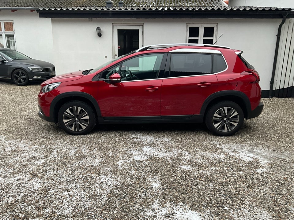 Peugeot 2008 1,2 e-THP 110 Selection Sky 5d