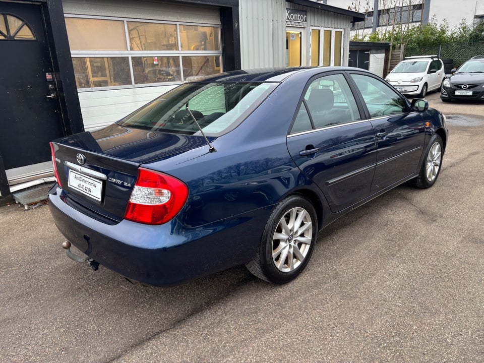 Toyota Camry 2,4 VVT-i aut. 4d