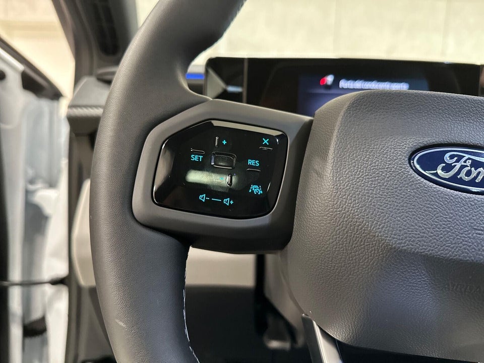 Ford Explorer 82 Premium Extended Range 5d