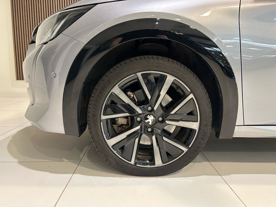 Peugeot e-208 50 GT 5d