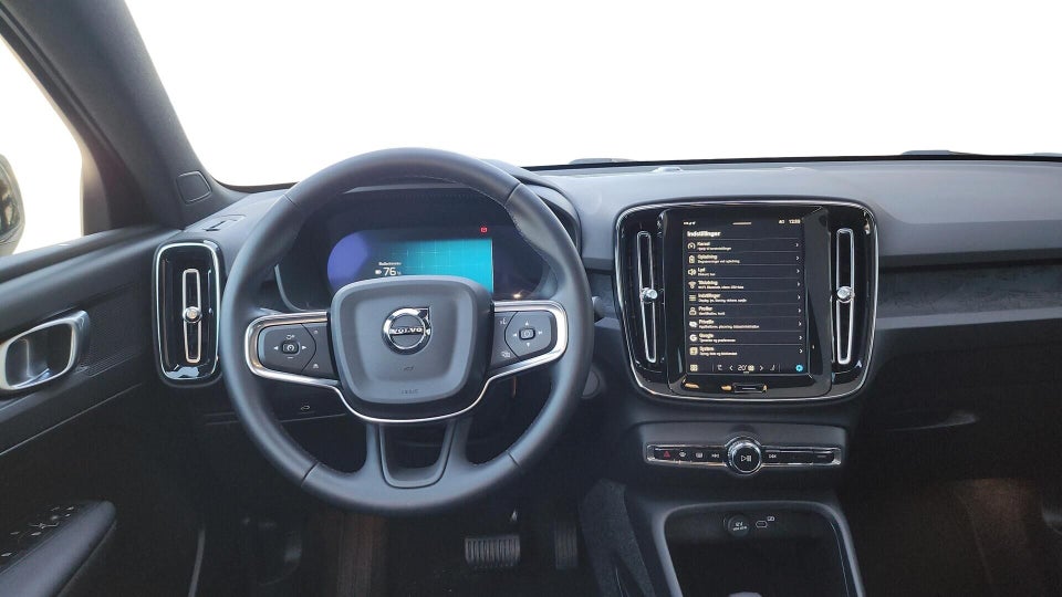 Volvo EC40 Standard Range Core 5d