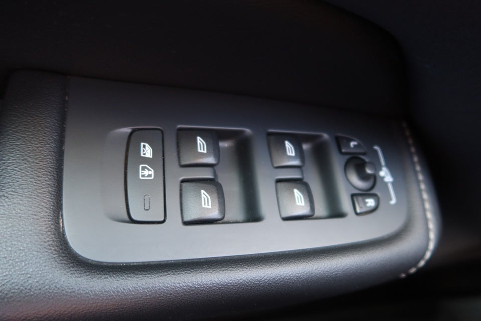 Volvo XC60 2,0 T8 ReCharge Inscription aut. AWD 5d