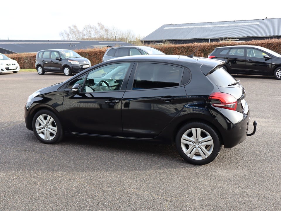 Peugeot 208 1,5 BlueHDi 100 Allure Sky 5d