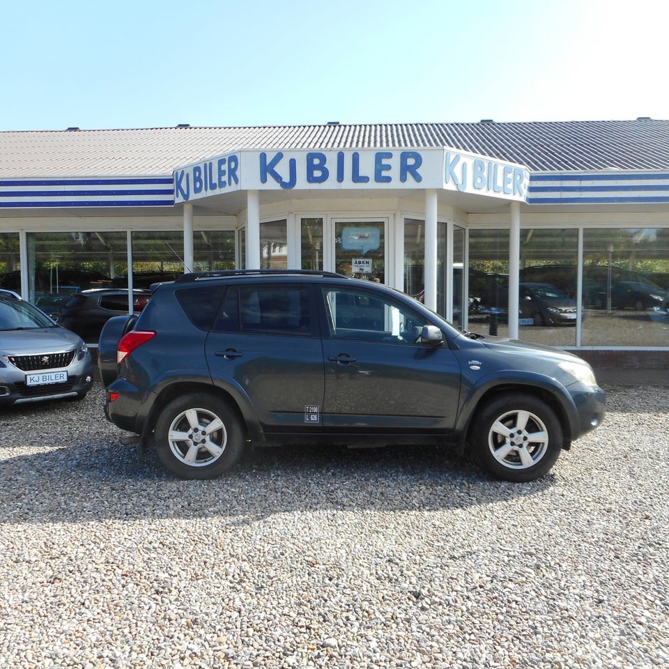 Toyota RAV4 2,2 D-CAT 177 4x4 Van 5d
