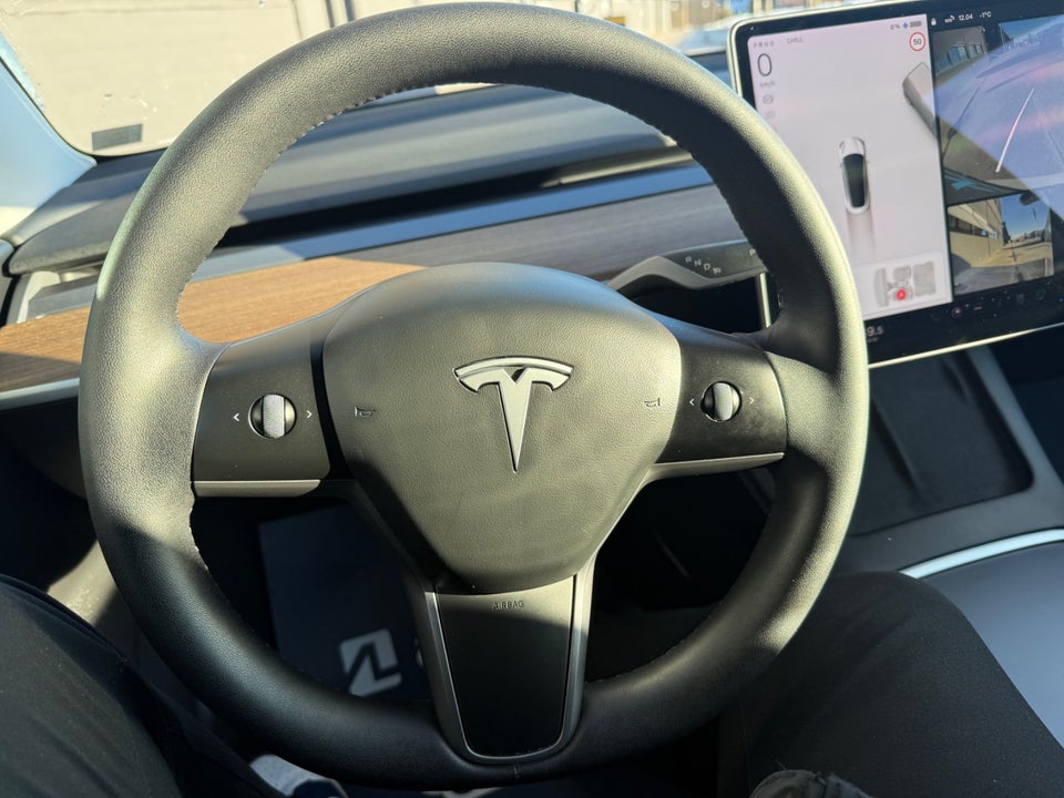 Tesla Model 3 Standard Range+ RWD 4d