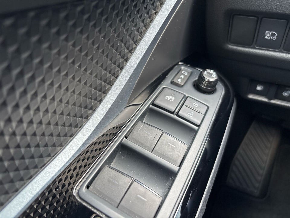 Toyota C-HR 1,8 Hybrid C-LUB Premium CVT 5d